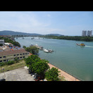 Diese Aussicht über den Kuantan Fluss aufs Meer rechtfertigten zwei Ruhetage